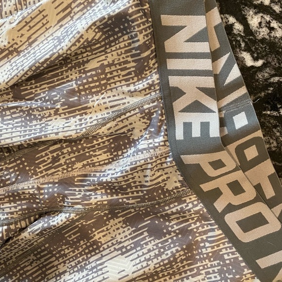 Nike Pro leggings - Picture 2 of 4